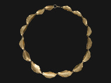 Load image into Gallery viewer, Leaflet Collar