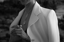 Load image into Gallery viewer, Hammered Globe ring