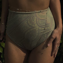 Load image into Gallery viewer, Dew Drop Lariat