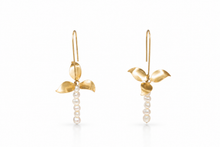 Load image into Gallery viewer, Keshi Floral Drops
