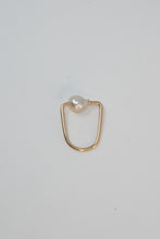 Load image into Gallery viewer, Mini Baroque Pearl Ring

