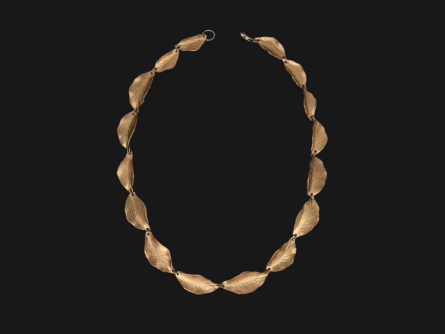 Leaflet Collar