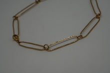 Load image into Gallery viewer, Oblong Clip Necklace

