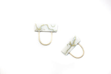 Load image into Gallery viewer, Gold and marble hightop U ring
