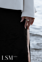 Load image into Gallery viewer, Hammered Globe ring
